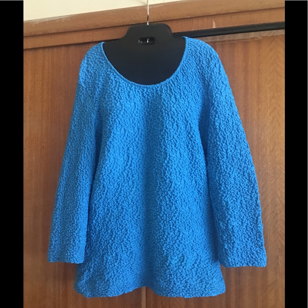 Bubbly stretchy super fun top